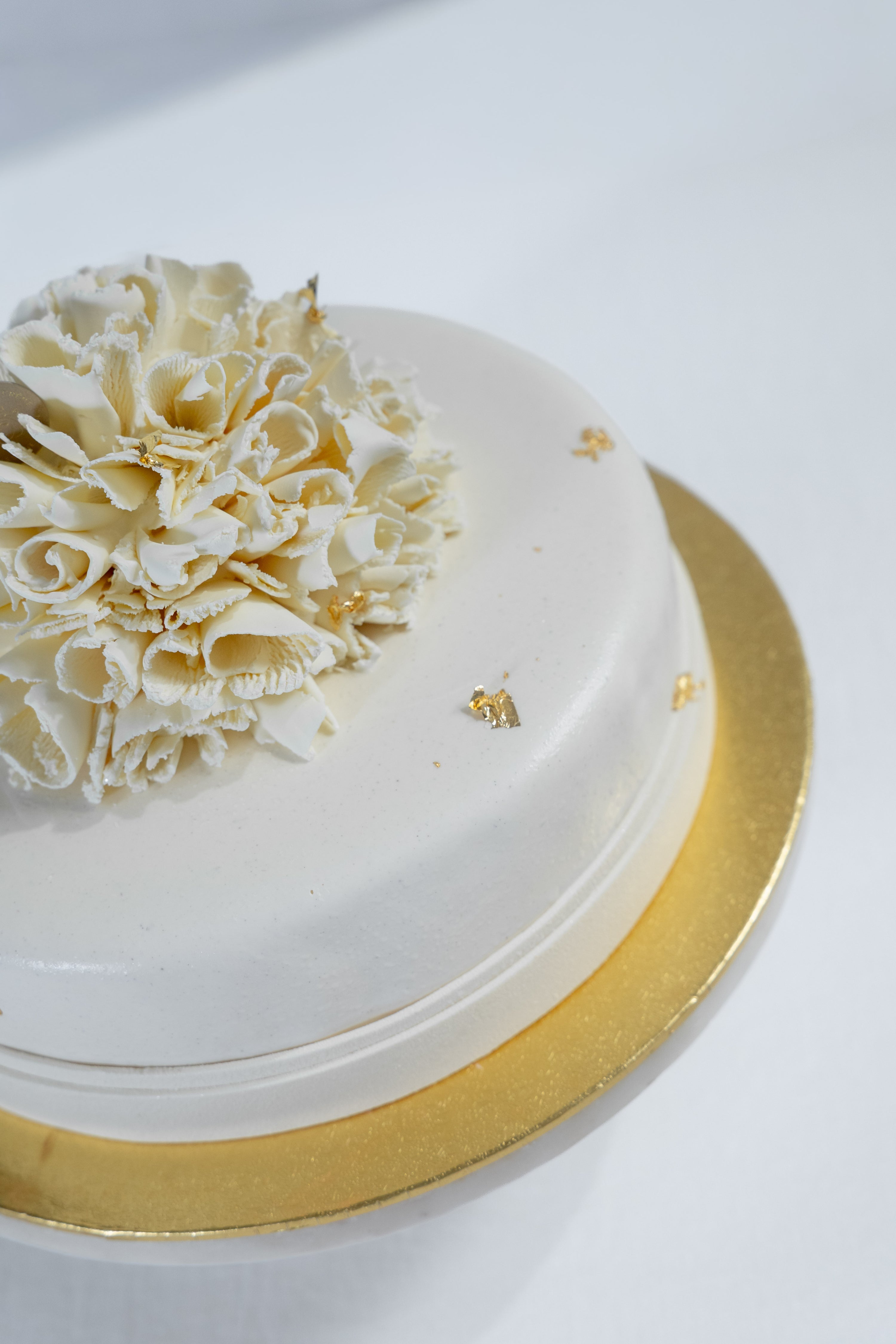 Hochzeitstorte mit Korallendekor