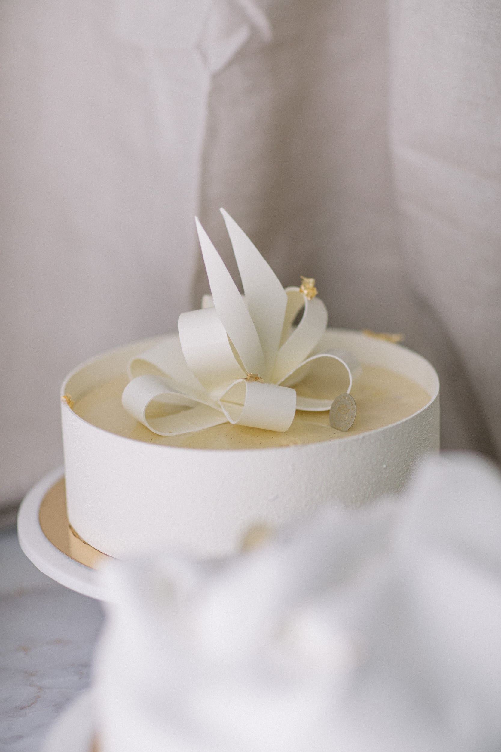 Hochzeitstorte mit Schleifendekoration