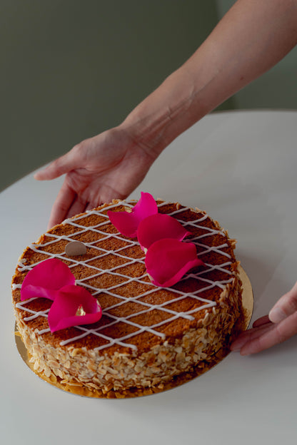 Ganzer Kuchen Karottentorte