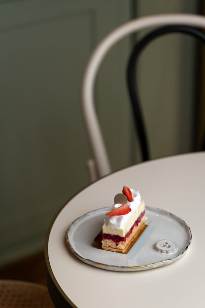 Kuchenstück Ribisel-Himbeer-Schaumschnitte