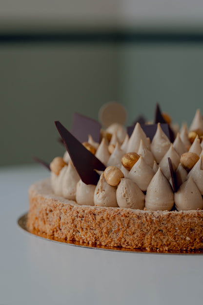 Ganze Torte Haselnuss Dacquoise