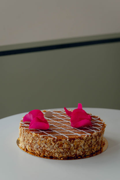 Ganzer Kuchen Karottentorte