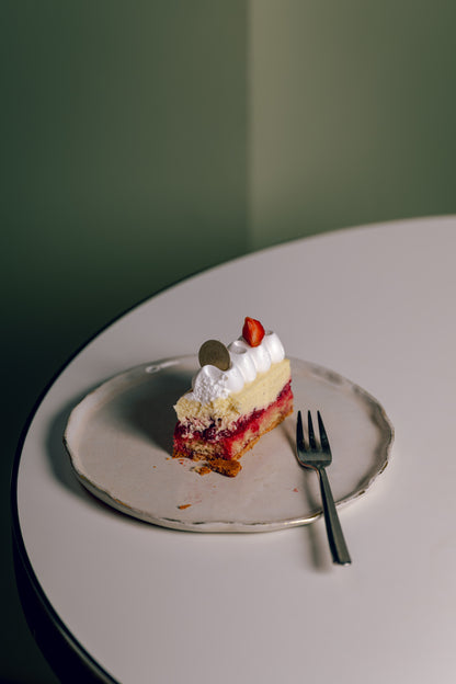 Kuchenstück Ribisel-Himbeer-Schaumschnitte