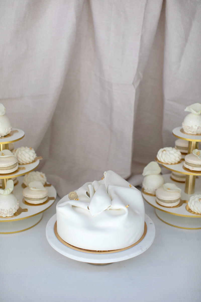 Eingedeckte Hochzeitstorte