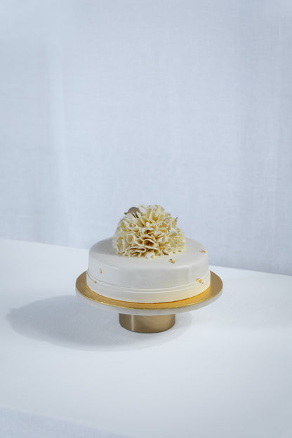 Hochzeitstorte mit Korallendekor