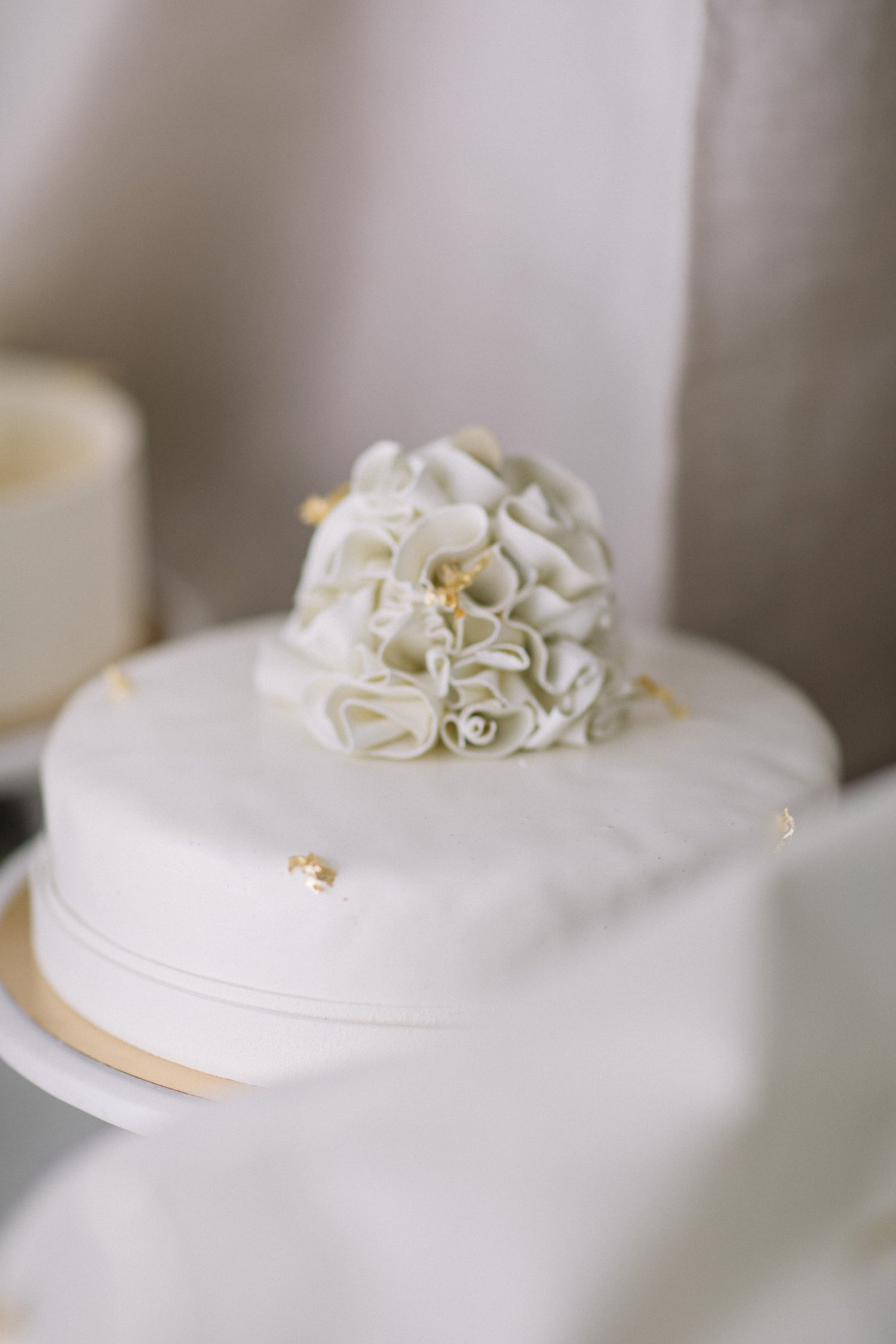 Hochzeitstorte mit Blütendekoration