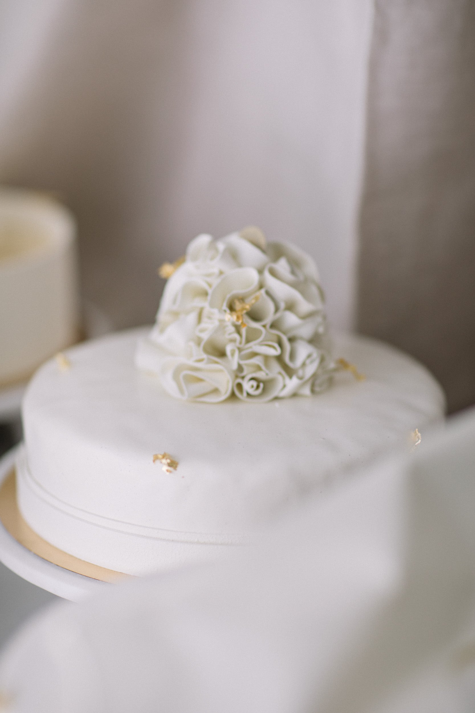 Hochzeitstorte mit Blütendekoration
