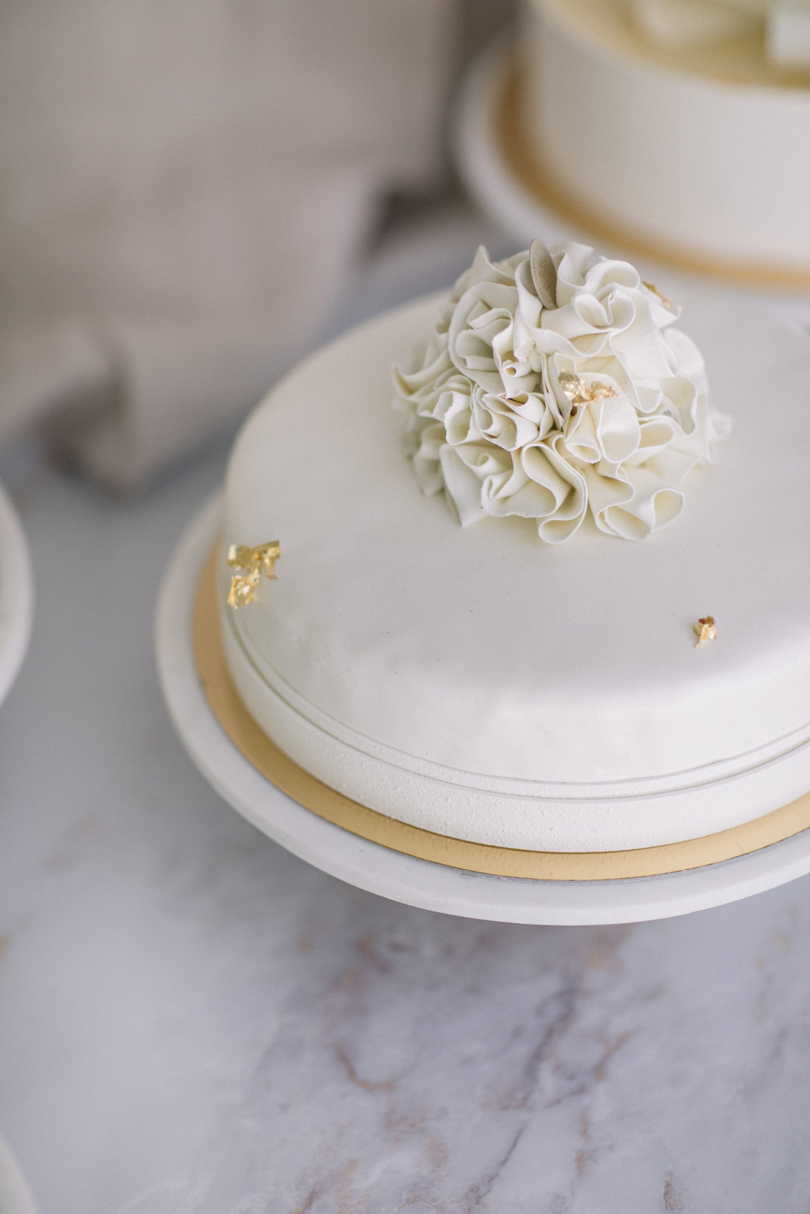 Hochzeitstorte mit Blütendekoration