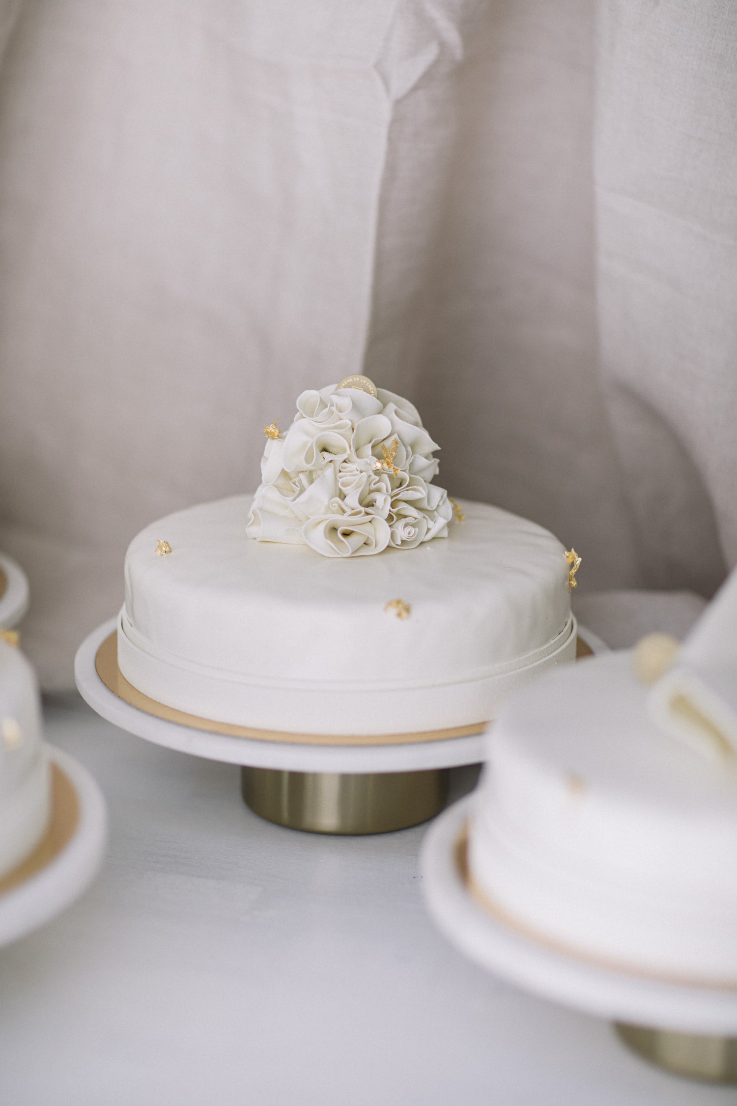 Hochzeitstorte mit Blütendekoration