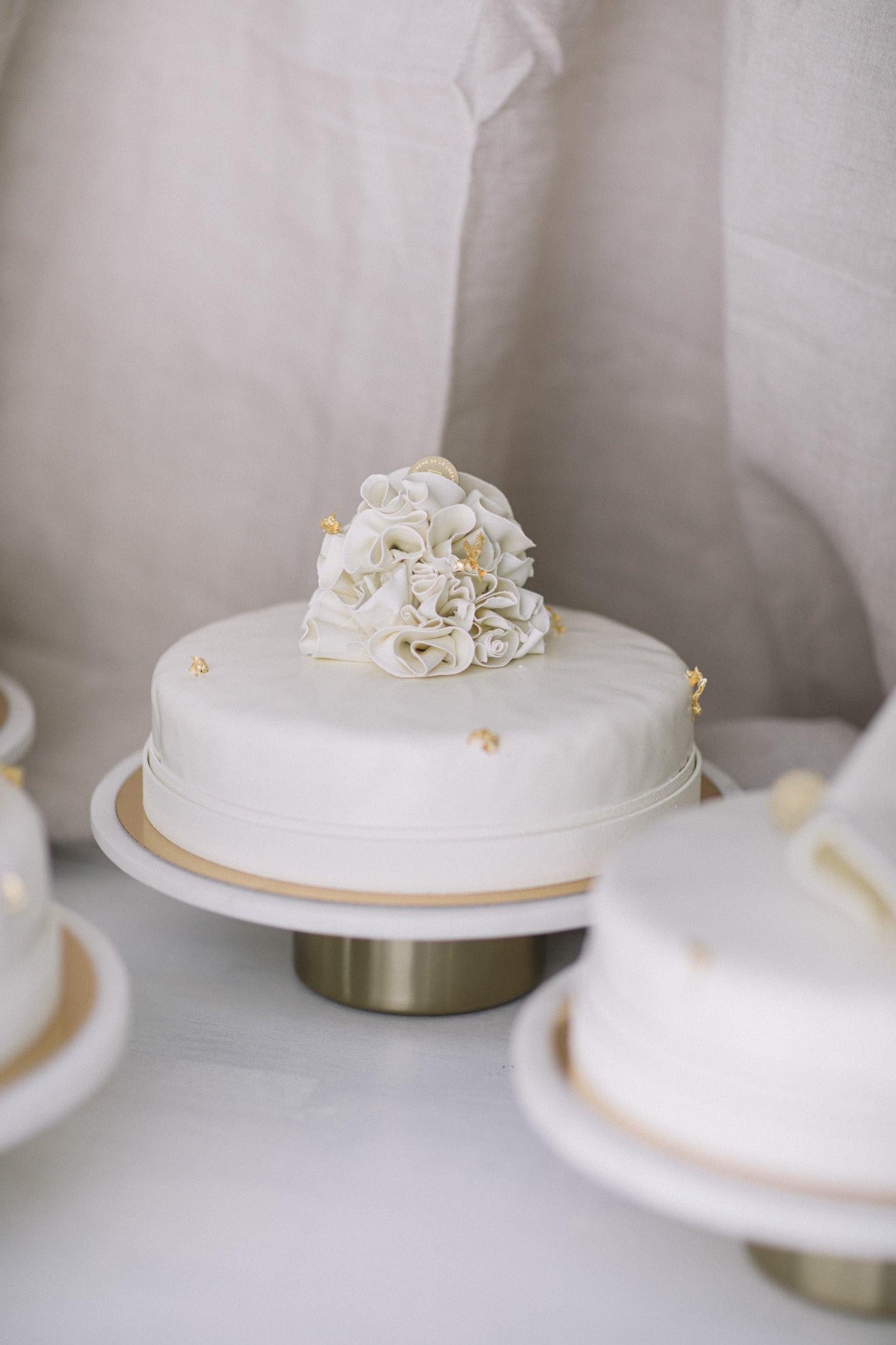 Hochzeitstorte mit Blütendekoration