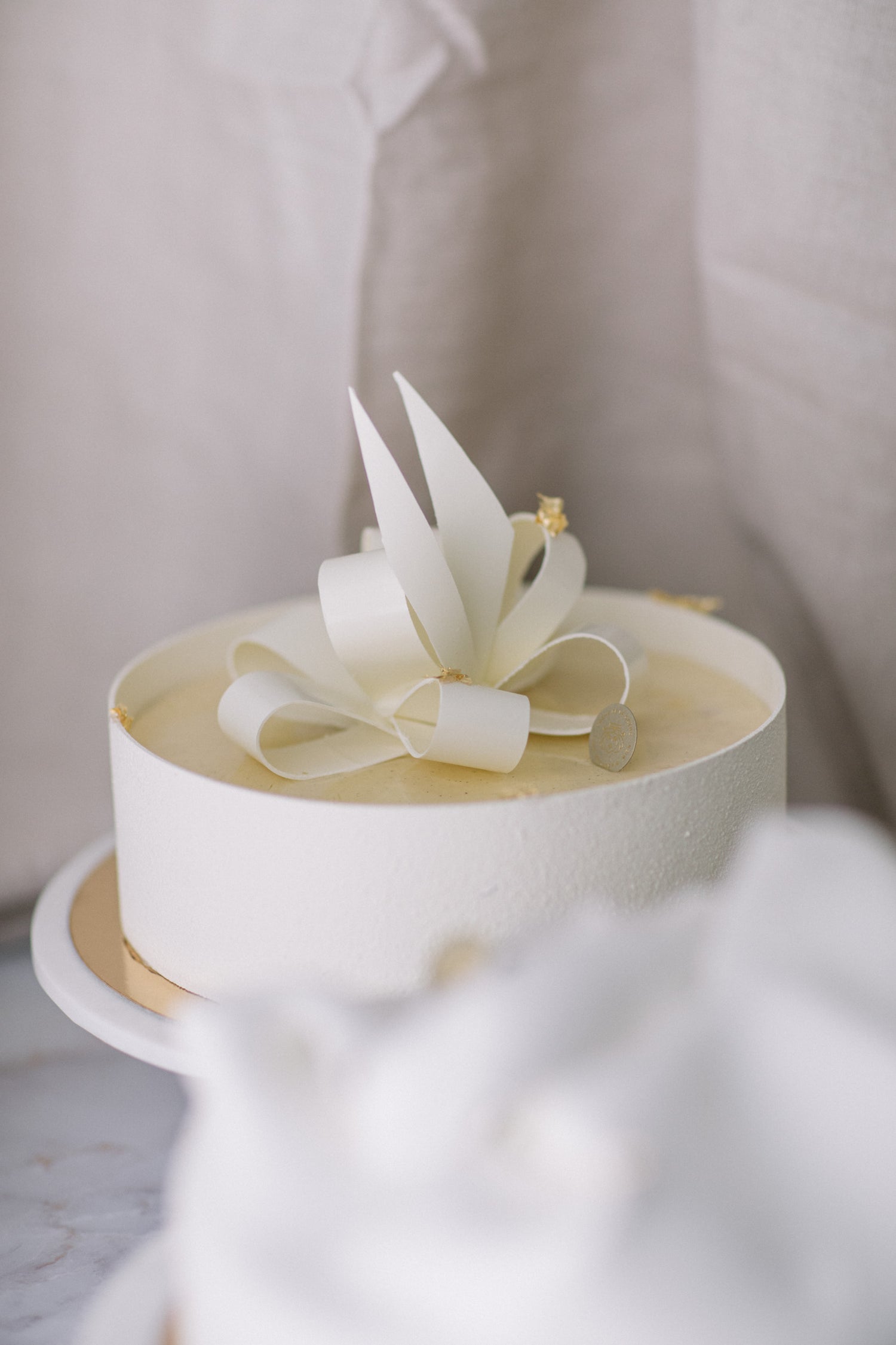 Hochzeitstorte mit Schleifendekoration