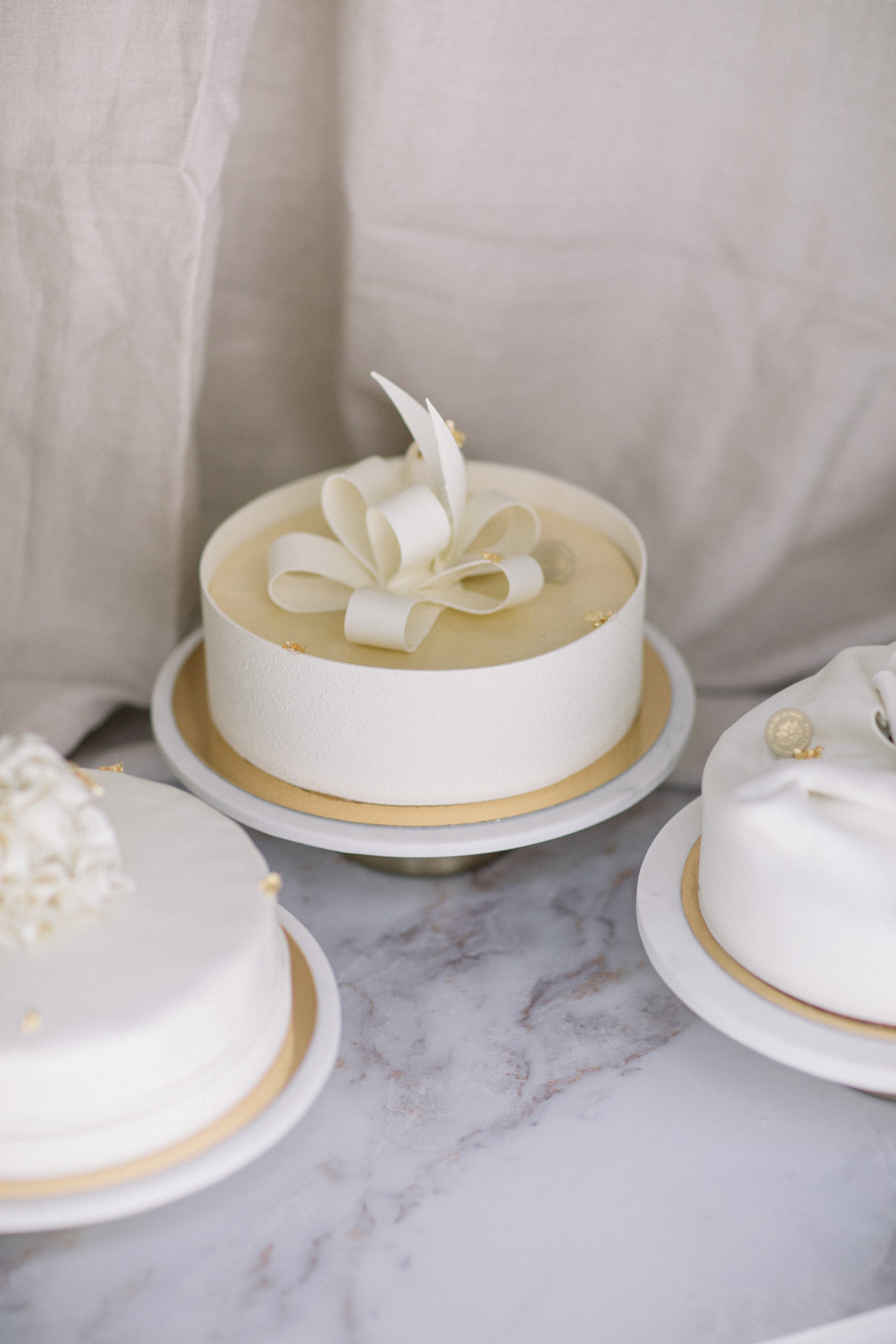 Hochzeitstorte mit Schleifendekoration