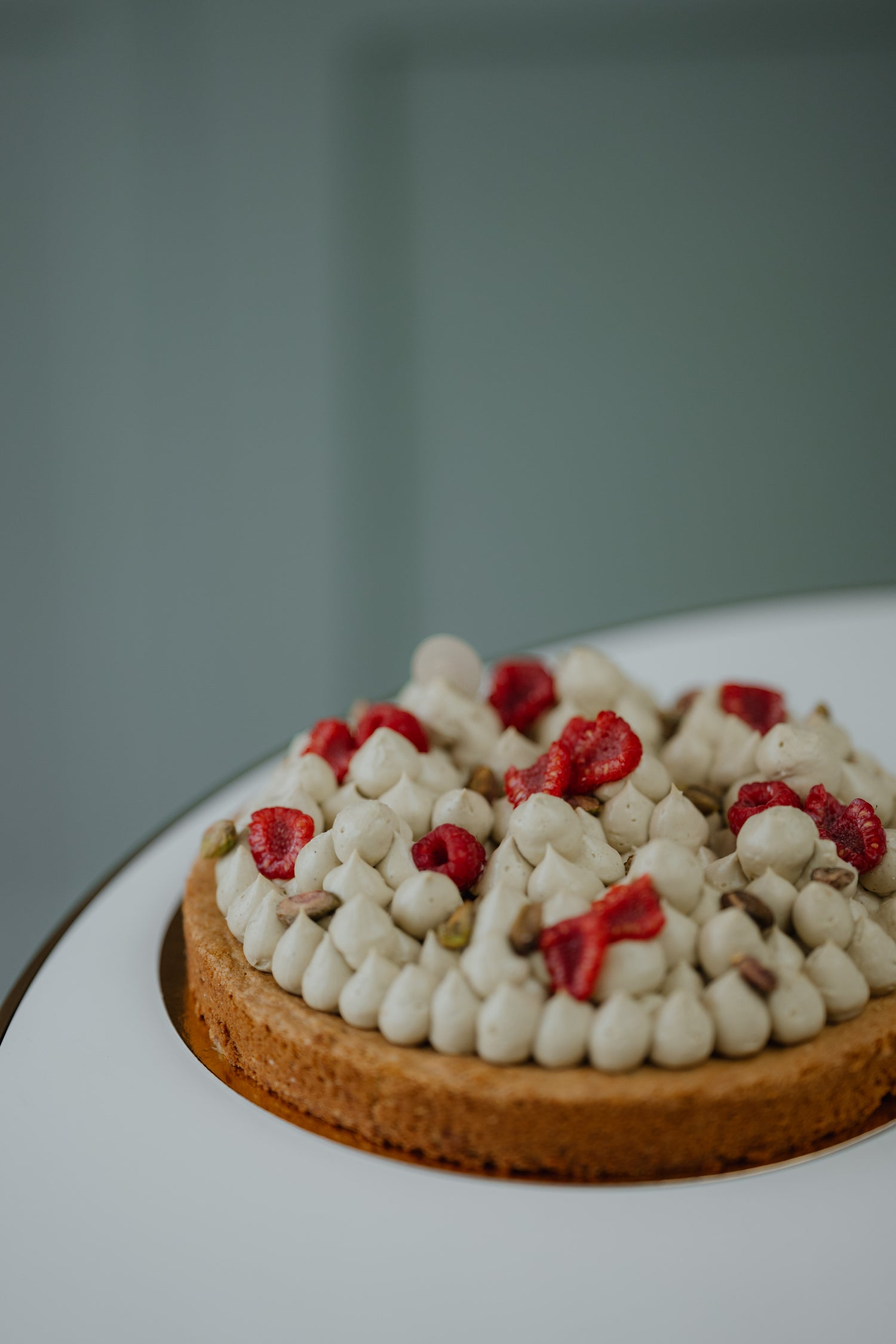 Ganze Torte "Pistazien Dacquoise"