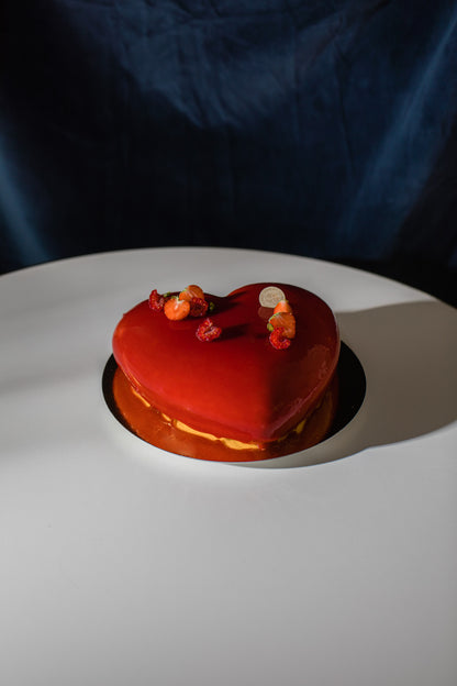 Ganze Torte "Erdbeer-Vanille Herz"