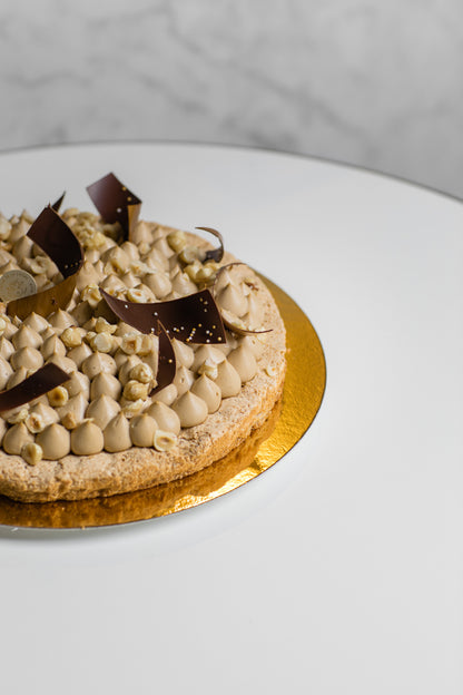 Ganze Torte "Haselnuss Dacquoise"