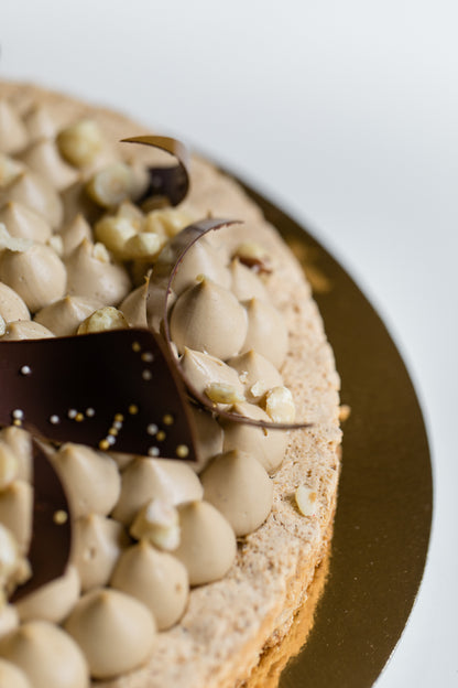 Ganze Torte "Haselnuss Dacquoise"