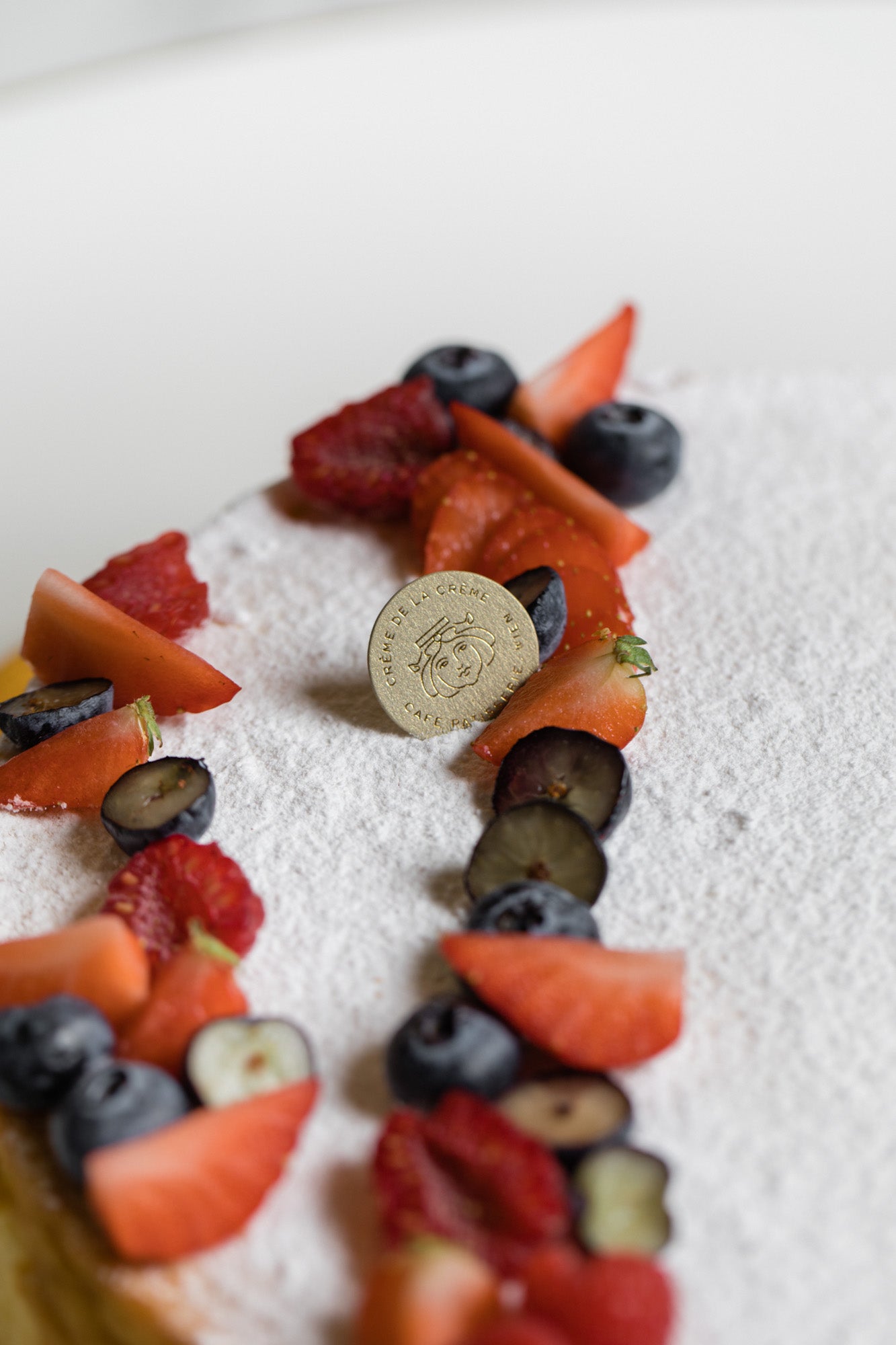 Ganze Torte "Gebackene Topfentorte"