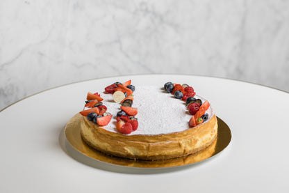 Ganze Torte "Gebackene Topfentorte"